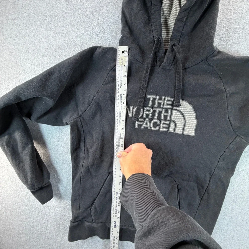 The North Face Mens Black Embroidered Logo Pullover Hoodie Size Medium Regular